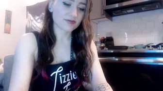 ItsLizzieLoveXO Making_Vegan_Nachos_Live ManyVids
