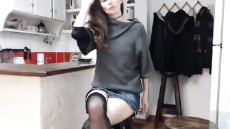 natashakitten  Caresses her pink pussy