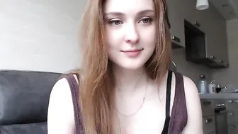 koketochka555  Gets orgams in webcam show