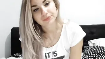 alysaluv  teases with a toy in her pussy