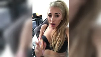 pakistani_ria 17 05.2019 6.82.8275 Close close up of the squirt it hit the phone scr