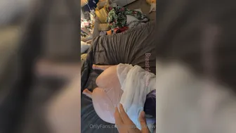 breastsinshow 22 06.2020  9 Happy Fathers Day lovelies Here s something naughty