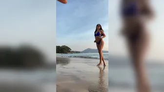 alexiscrystal 15 03.2020  9 Fun with Katy Rose on the beach