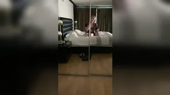 Ella Hollywood _OnlyfansBehind the scenes!!! Its so cold in this room lol (21.10.2019)