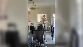 Ella Hollywood _OnlyfansChoo choo! Got to top and bottom in my scene today! (21.02.2020)