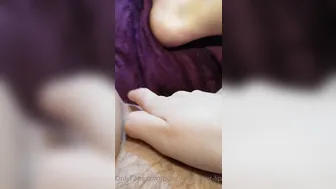 poison-on-your-lips_0gngd79j20a6yc4nz8ed8