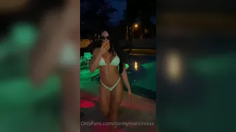 dannymancinixxx_2020.12.29_1538802325_The_holidays_began_As_f_rias_come_aram