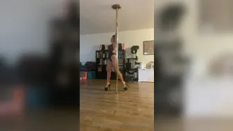 xoxonastya 07 07 2020 76860640 DM me for custom dances Shaking ass is my pass