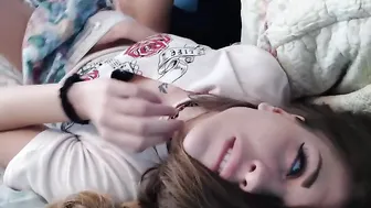 mia_angel  Shaved her pussy online chat