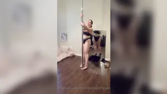 brooklynspringvalley 12 09 2020 117166315 My stripper friend Heidi Vaughn is showing m