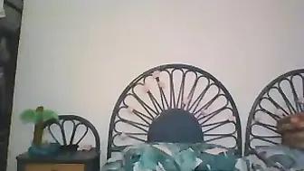 missbee  rubs pussy until deep orgasm