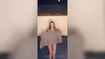 solazola-16-07-2020-81855208-what_does_this_towel_hide