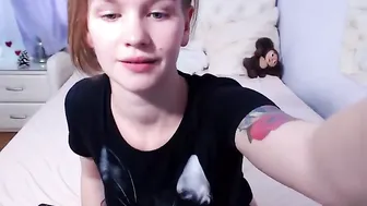 dianaholly  Finger Fucks her Pussy