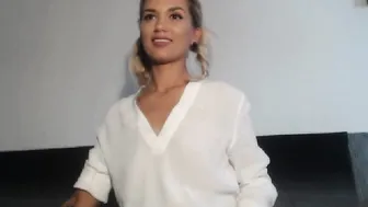 sophie_kiss  showing her super sexy body