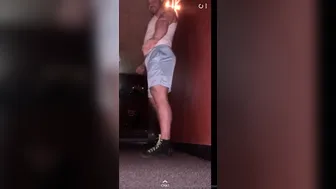 Kendall Vuitton (Vert.) (91)