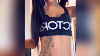 Kendall Vuitton (Vert.) (67)