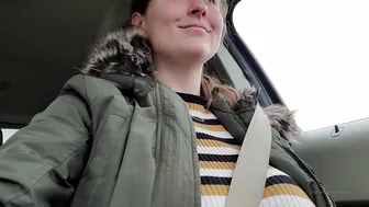 kcupqueen 30 11 2019 15276683 Smooth pussy on a bumpy ride home. She needs kisses