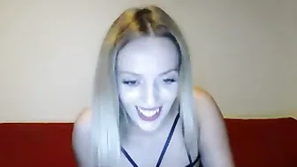 alexxandraa1  Strokes her Ass in puclic room