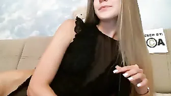 lyonelm  Caresses a wet pussy