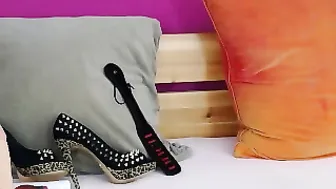 bustyxxhelen  Rubs Pussy to Orgasm