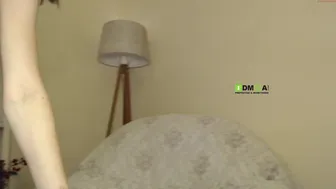 snowww_white sexy mare passionately masturbates pussy