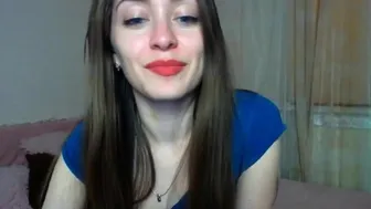 karen_blake busty chick shows her charms