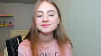 elizabeth_wong and finally decided to jerk off her shaved pussy