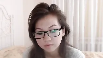 koreancat  Caresses her pink pussy