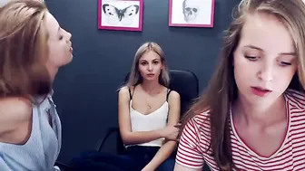 emmi_rosee  mfc girl fuck her self in pvt chat