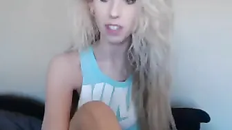 tanyaxxx29  Showed her ass on the camera