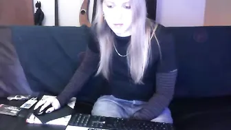 blacklimoon  has wet pussy which ready to cum