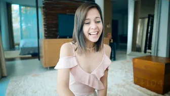 newchloe18  Rubs her Clit while Fucking Pussy hole