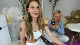 fox_new_brand_12082021_2206_female_chaturbate