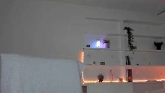 aggie_and_hanna_17092021_0025_female_chaturbate