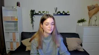 caitlin_bell_28092021_0429_female_chaturbate (1)