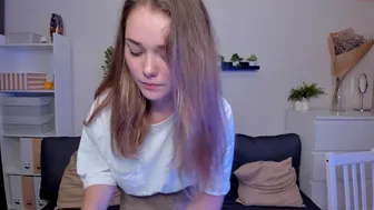 caitlin_bell_23092021_1229_female_chaturbate (1)