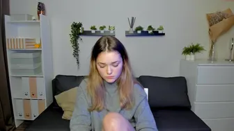 caitlin_bell_27092021_0505_female_chaturbate