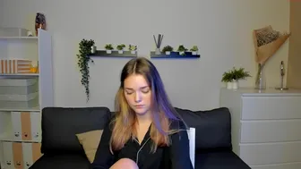 caitlin_bell_25092021_1423_female_chaturbate (1)