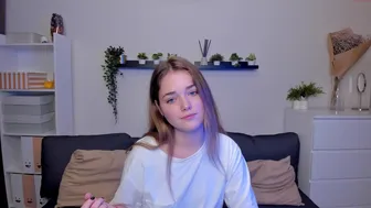 caitlin_bell_23092021_1229_female_chaturbate