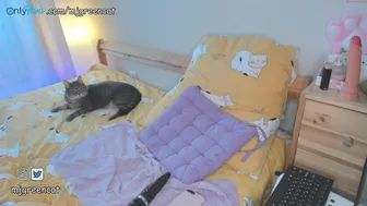mjgreencat_27092021_1415_female_chaturbate
