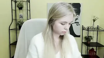 nikkishygirl  Stands cavity to the top