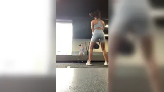 thatgirlfromtiktok_04.09.2020_46136824_50lb_kettlebell_squats_always_hit_right_П???