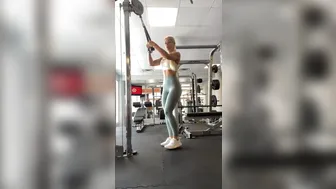 toneupwithtay_29.06.2021_163474757_Upper_body_and_abs_on_this_beautiful_Tuesday_П???_Warmup_with_15_minutes_on_the_stair_master__Face_pulls_4x12_Single_arm_DB