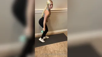 toneupwithtay_14.12.2020_82085921_QUICK_BOOTY_workout,_LETS_GO__П???_Killer_booty_burn,_follow_along_with_me___П???П???_Each_exercise_40s_on_20s_off_П???П???_