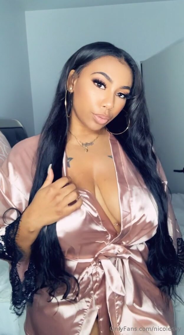 Nicole Sky show 15