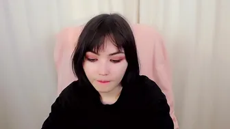 YukiOkada ласкает себя пальчиком