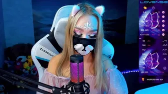 Amallllia долбит свою дырочку во фри