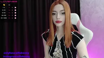 elfobonnyy дрочит свою пилотку в удобной позе