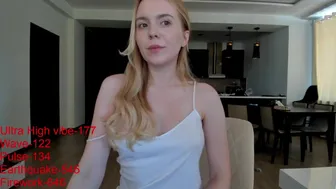 iamyasmean гладит свою пилотку во фри