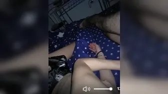 Honeycouple играет с своей не дотраханной пилоткой